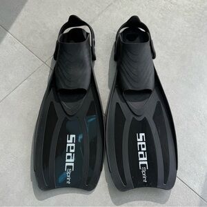 SEAC Sprint Snorkel Fins L/XL Adjustable Open Heel Short Blade Swim Fins Blk